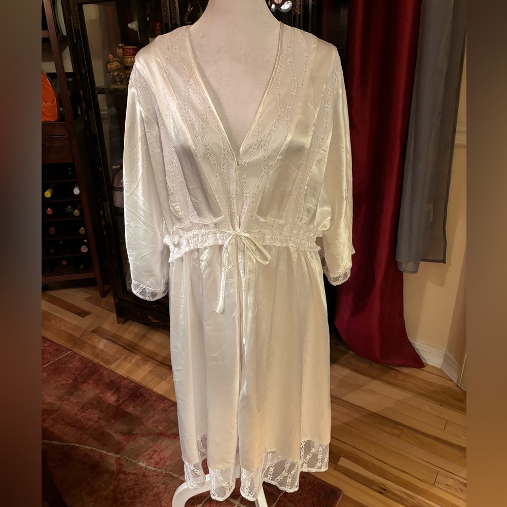 AW Bridal Short Sleeve wedding Robe
